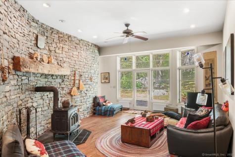 39 Hewitt Road North Stonington CT 06359