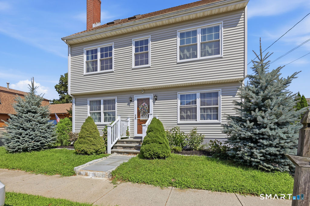 31 Center Avenue East Haven CT 06512