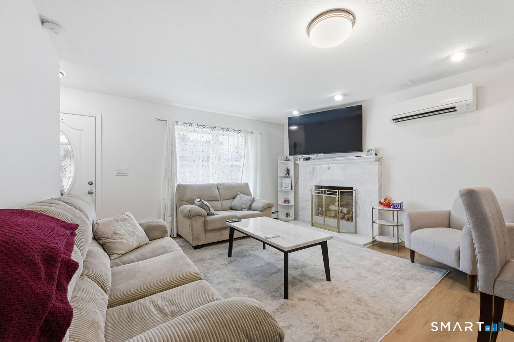 31 Center Avenue East Haven CT 06512