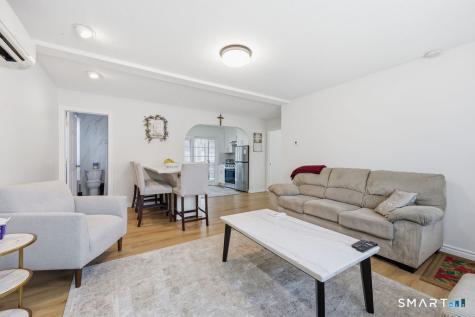 31 Center Avenue East Haven CT 06512