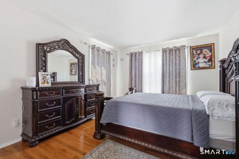 31 Center Avenue East Haven CT 06512