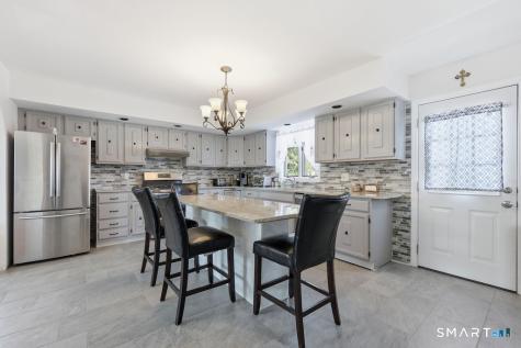 31 Center Avenue East Haven CT 06512