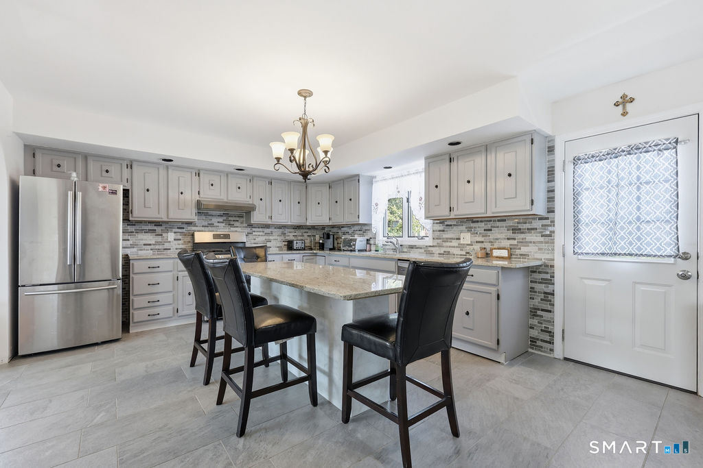 31 Center Avenue East Haven CT 06512
