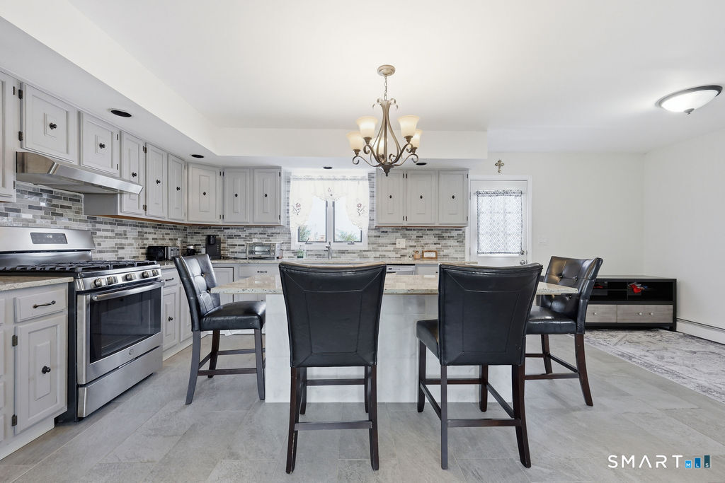 31 Center Avenue East Haven CT 06512