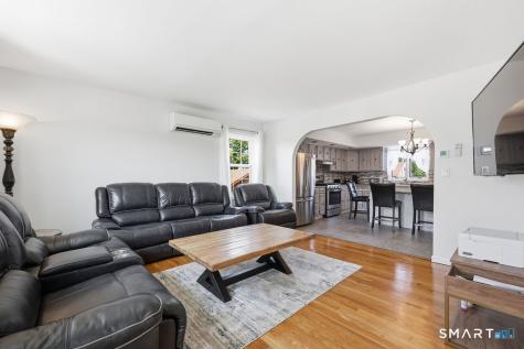 31 Center Avenue East Haven CT 06512