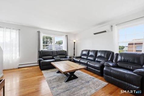31 Center Avenue East Haven CT 06512