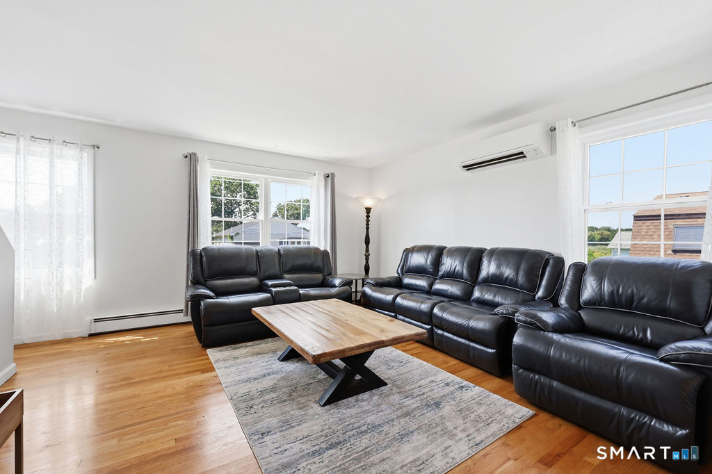 31 Center Avenue East Haven CT 06512