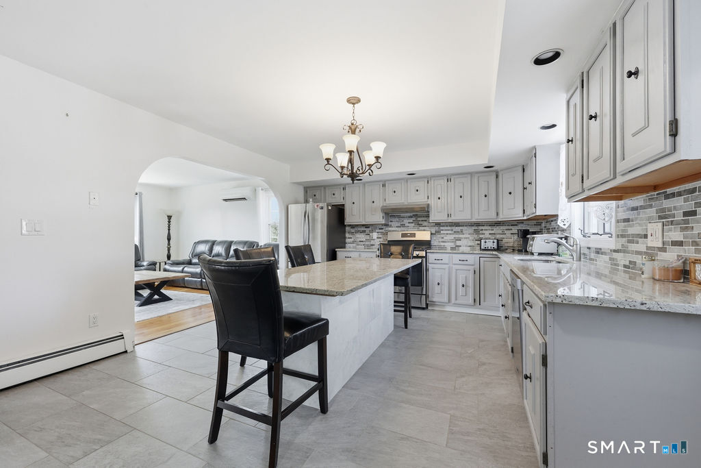 31 Center Avenue East Haven CT 06512