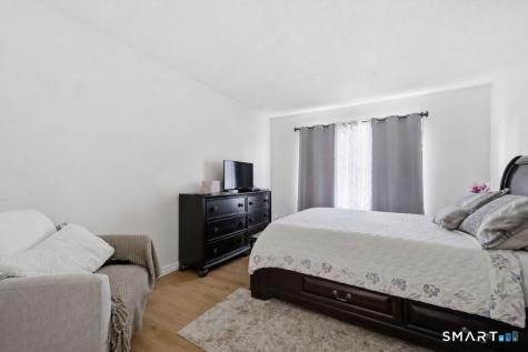 31 Center Avenue East Haven CT 06512