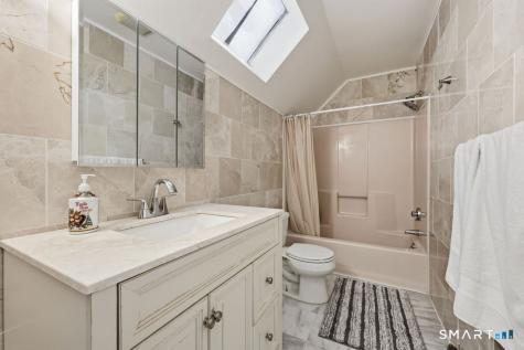 31 Center Avenue East Haven CT 06512