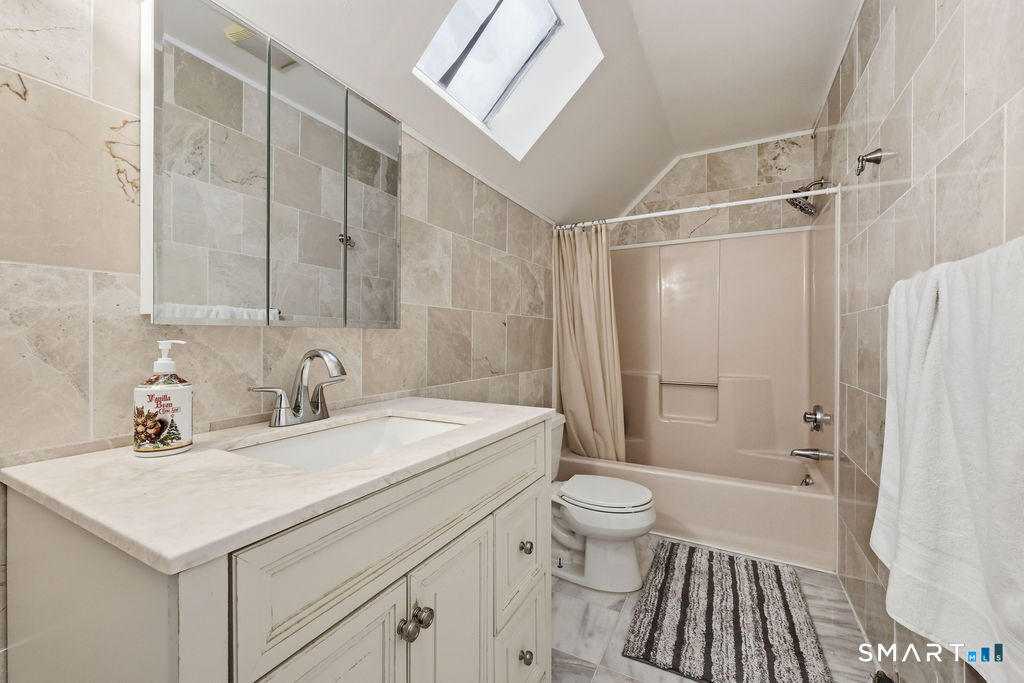 31 Center Avenue East Haven CT 06512