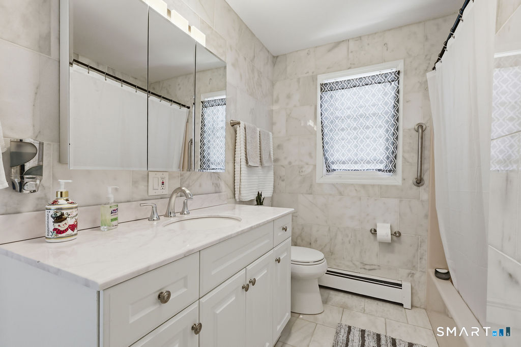 31 Center Avenue East Haven CT 06512