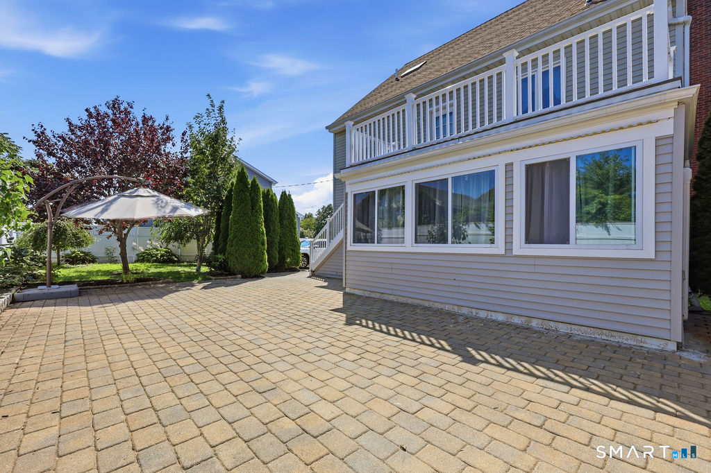 31 Center Avenue East Haven CT 06512