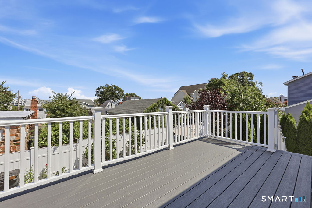 31 Center Avenue East Haven CT 06512