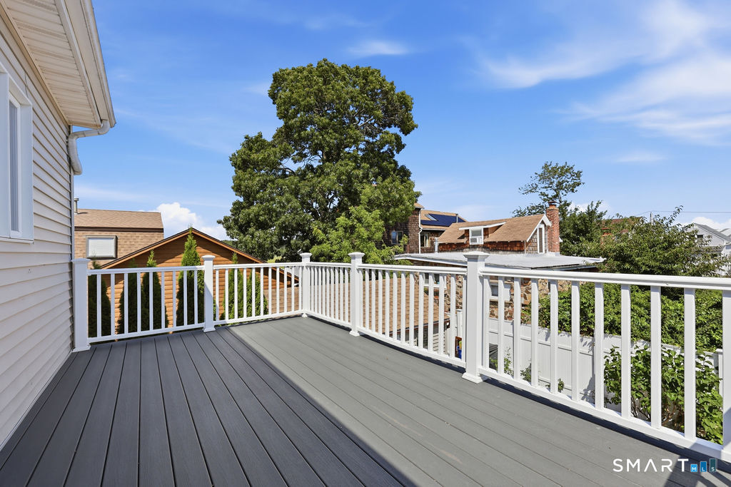31 Center Avenue East Haven CT 06512