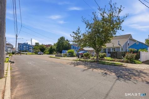 31 Center Avenue East Haven CT 06512