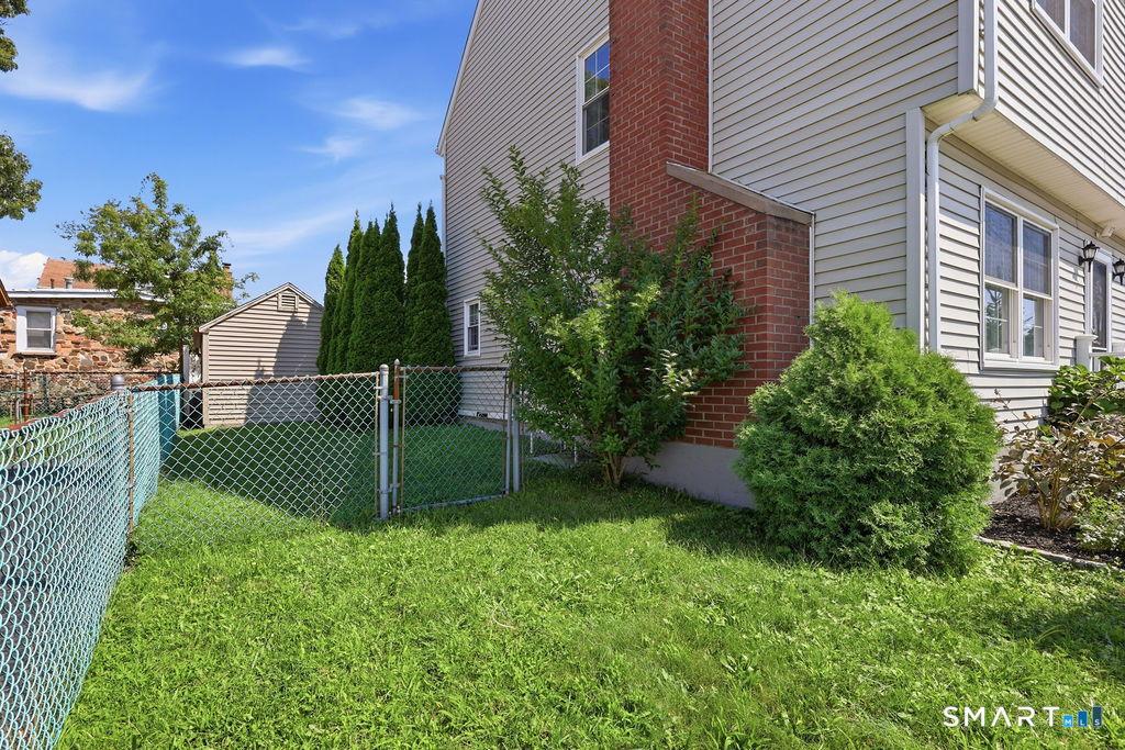 31 Center Avenue East Haven CT 06512