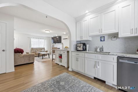 31 Center Avenue East Haven CT 06512