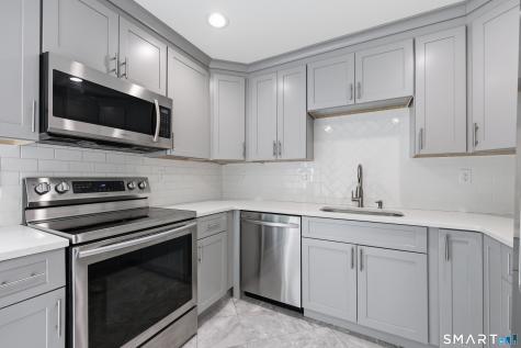 24 Annette Place Middletown CT 06457