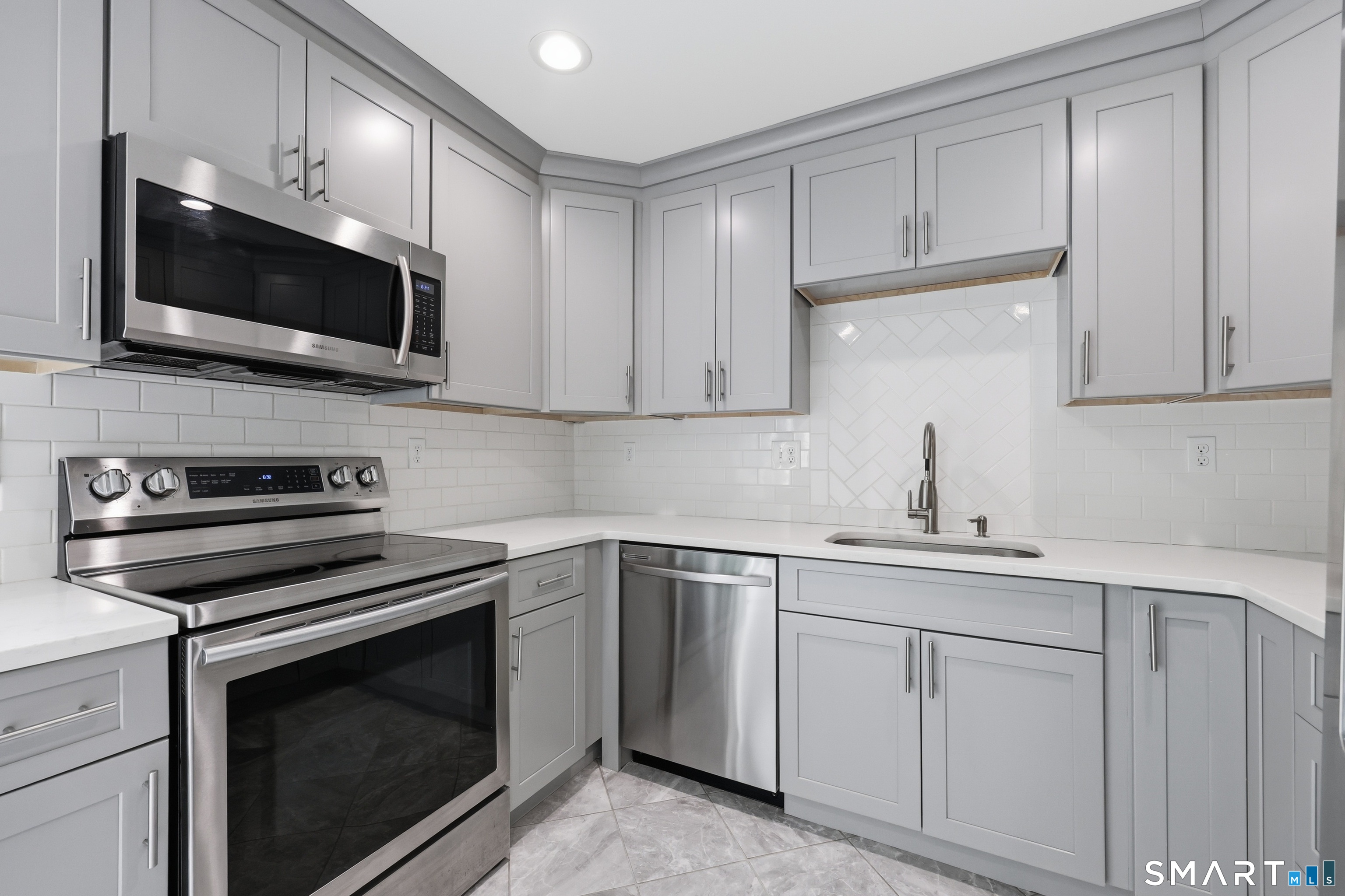 24 Annette Place Middletown CT 06457