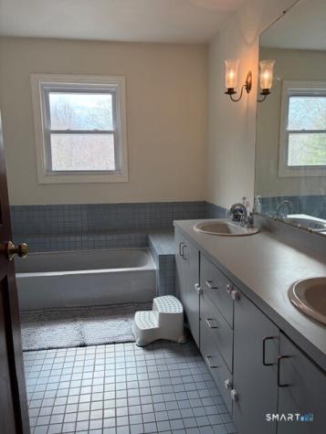 6 Cornfield Lane Woodbridge CT 06525