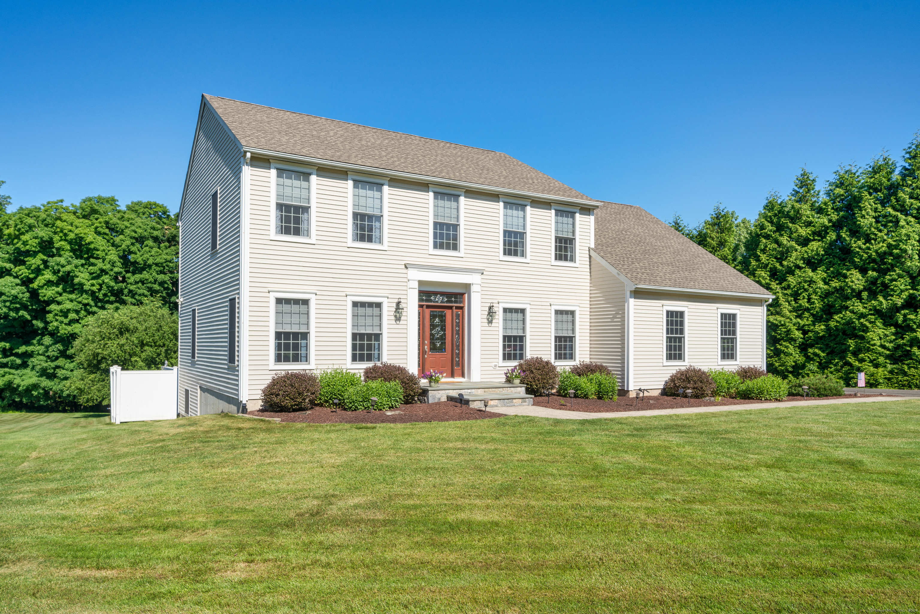 2 Hunting Lane North Haven CT 06473