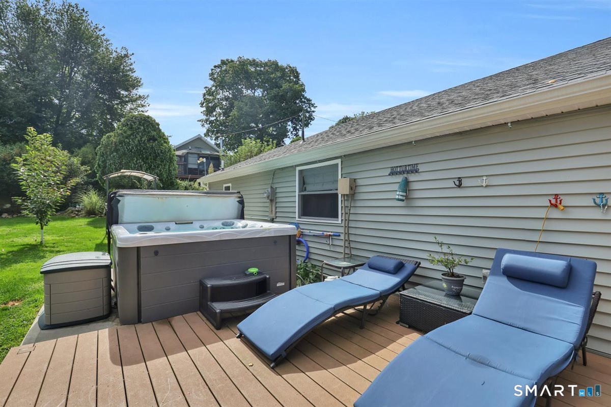 16 Hawthorne Road East Hampton CT 06424