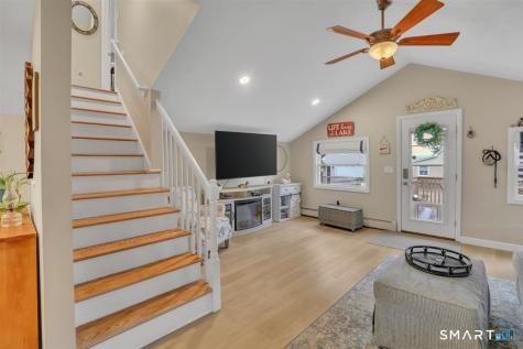 16 Hawthorne Road East Hampton CT 06424
