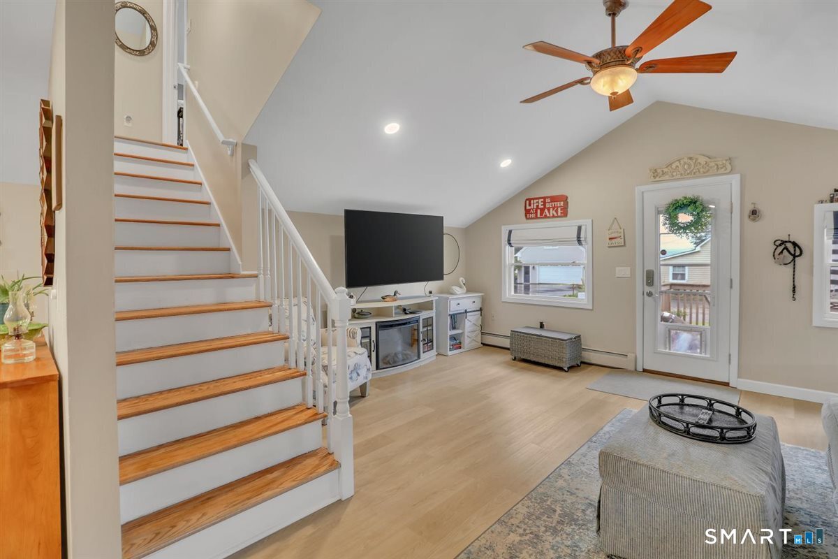 16 Hawthorne Road East Hampton CT 06424