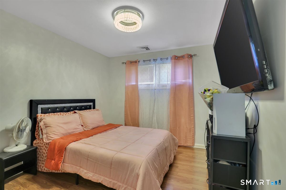 22 Elizabeth Drive Manchester CT 06042