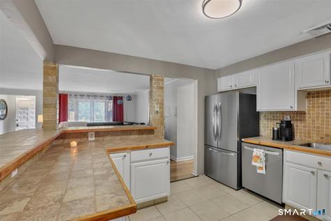 22 Elizabeth Drive Manchester CT 06042