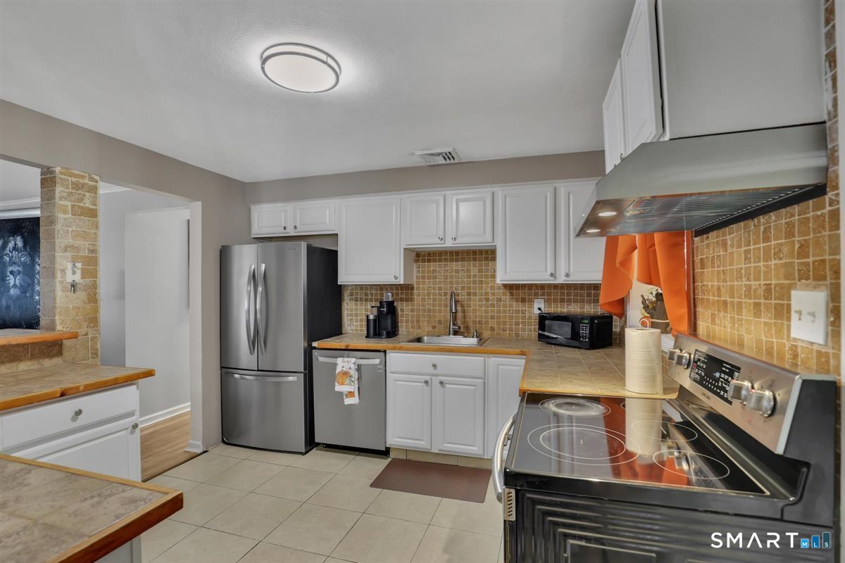 22 Elizabeth Drive Manchester CT 06042