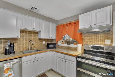 22 Elizabeth Drive Manchester CT 06042