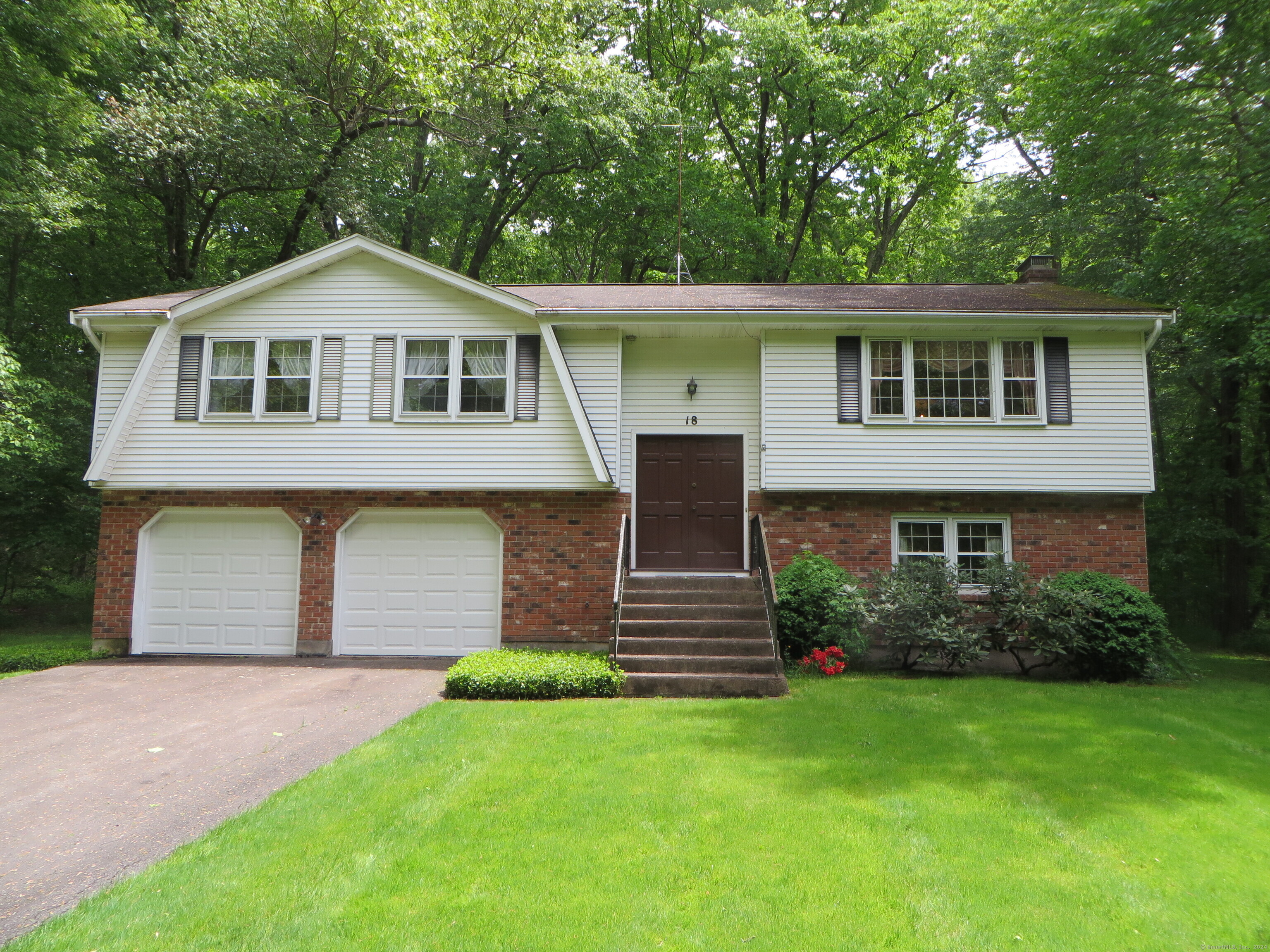 18 Burnwood Drive Bloomfield CT 06002
