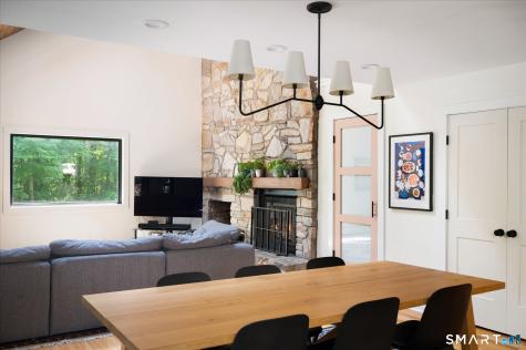 20 Riverside Court Guilford CT 06437