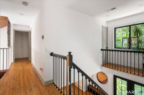 20 Riverside Court Guilford CT 06437