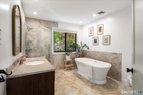 20 Riverside Court Guilford CT 06437