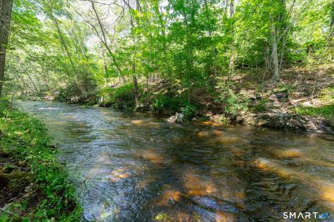20 Riverside Court Guilford CT 06437