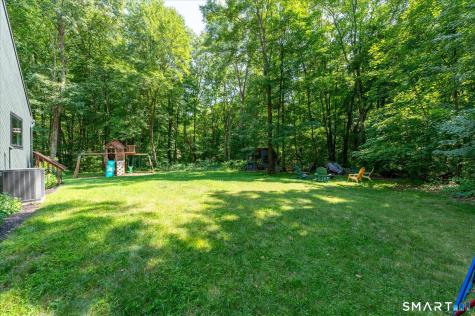 20 Riverside Court Guilford CT 06437