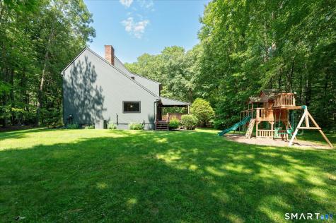 20 Riverside Court Guilford CT 06437