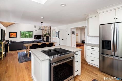 20 Riverside Court Guilford CT 06437