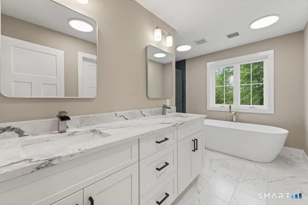 9 Beechwood Drive Newtown CT 06482