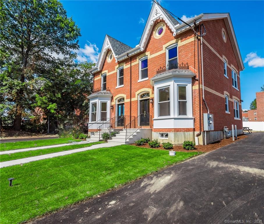 82 Hawthorn Street Hartford CT 06105