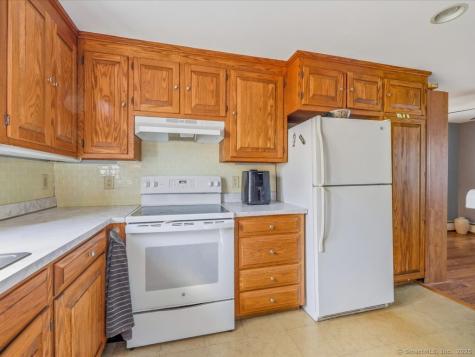 37 Commonwealth Avenue Newington CT 06111