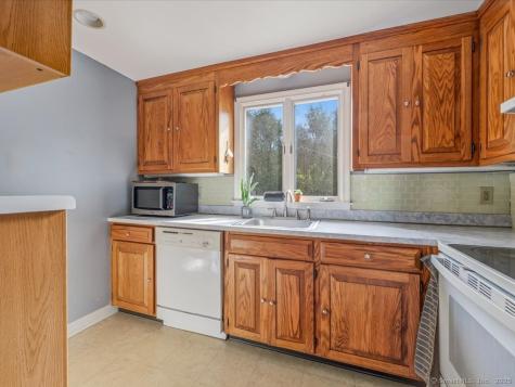 37 Commonwealth Avenue Newington CT 06111