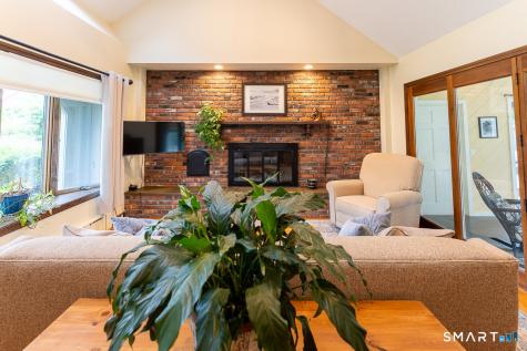 32 Lornadale Drive Norwich CT 06360
