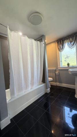 186 Great Neck Road Waterford CT 06385