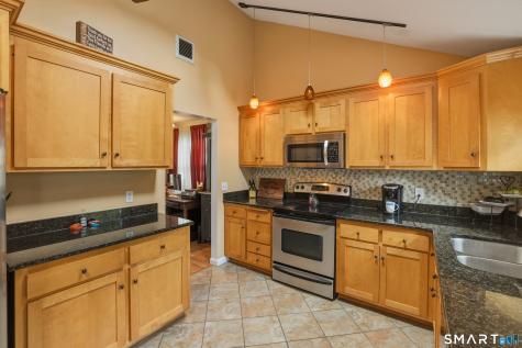 8 Grimes Brook Place Simsbury CT 06070
