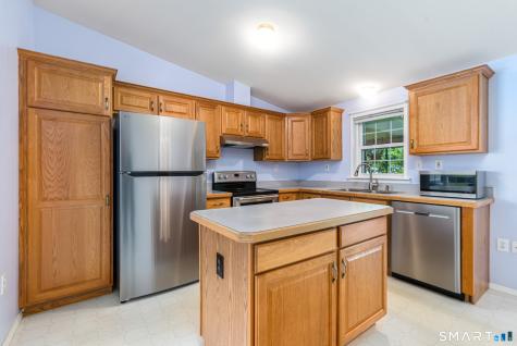 17 Laurel Circle East Windsor CT 06088