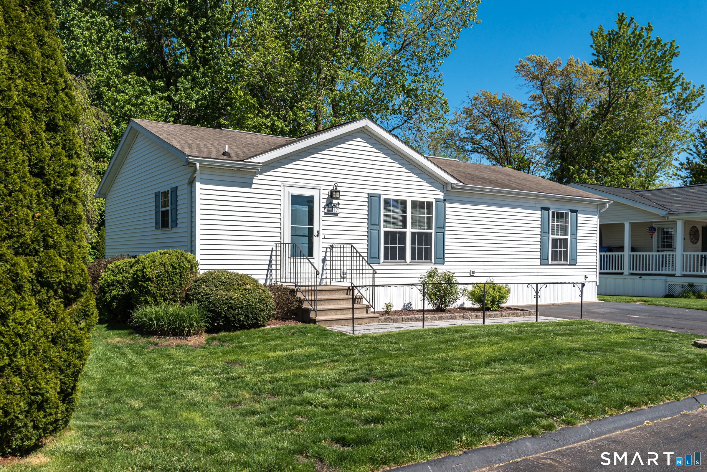 17 Laurel Circle East Windsor CT 06088